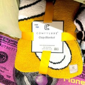 Comfy luxe cozy blanket